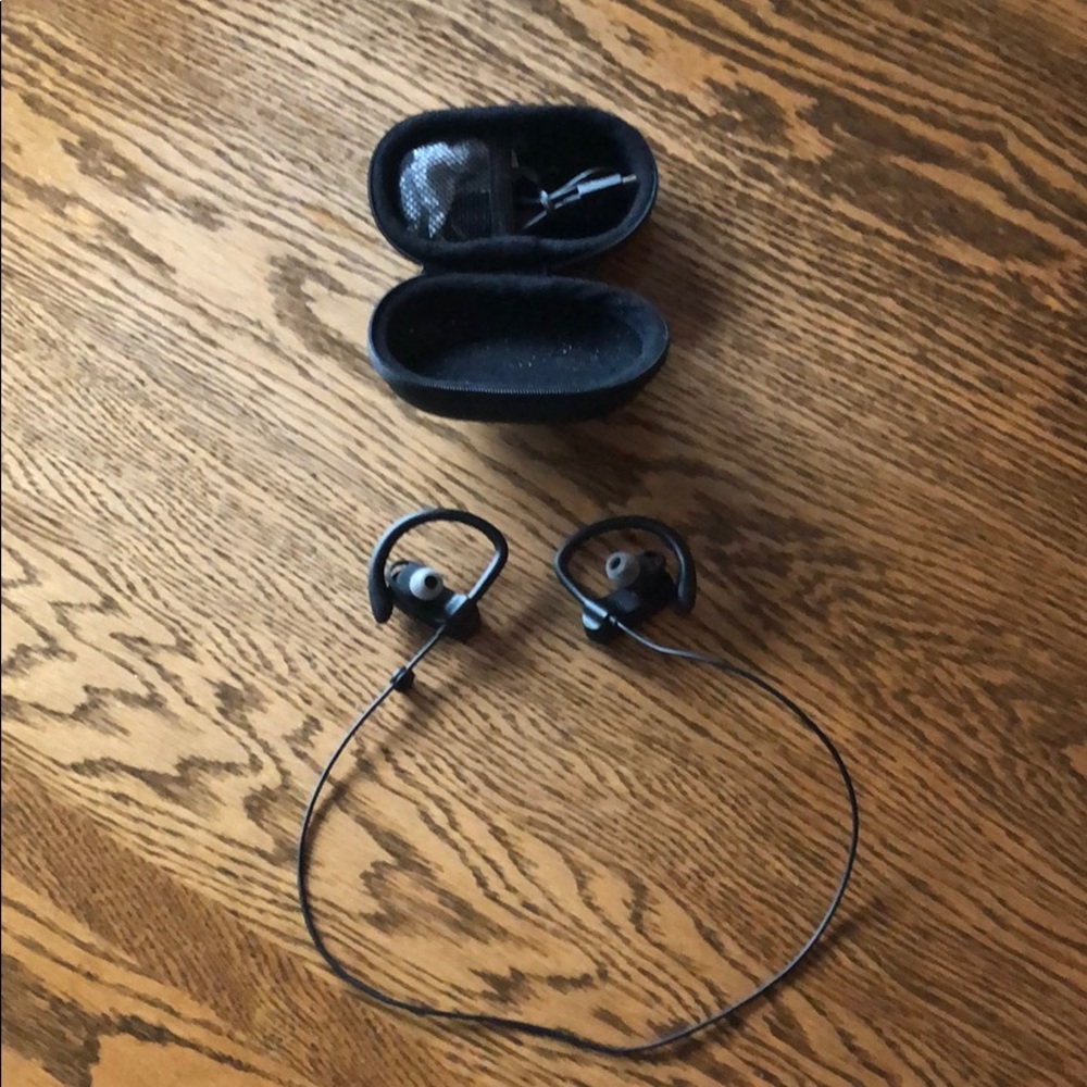 Black web ear buds